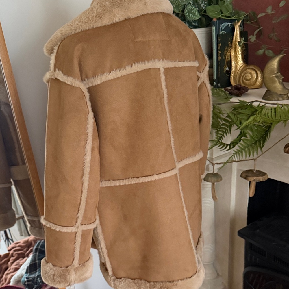 BNWT super soft Tan Shearling Coat with Faux Fur Trim - Picture 3 of 4